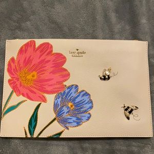 ♠️Kate Spade Embroidered Flora leather purse